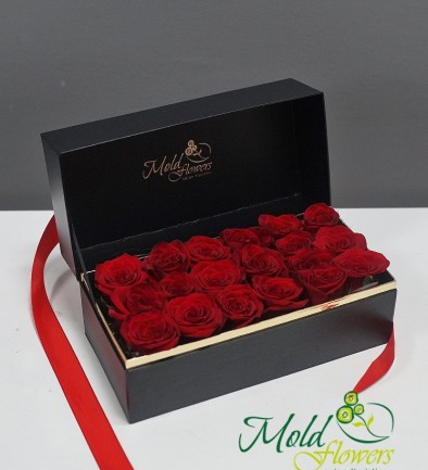 Коробка с красными розами "Огонь души" Фото 394x433